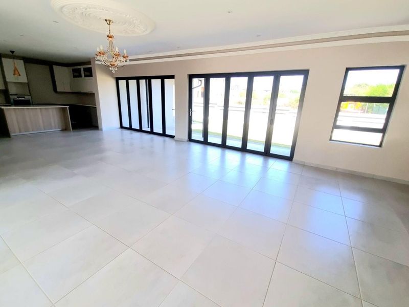 Newly Built 4 Bedroom 4 Bathroom House - Photo 10