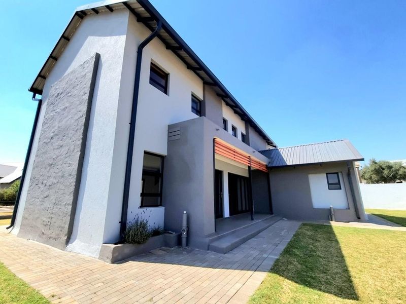 Newly Built 4 Bedroom 4 Bathroom House - Photo 3