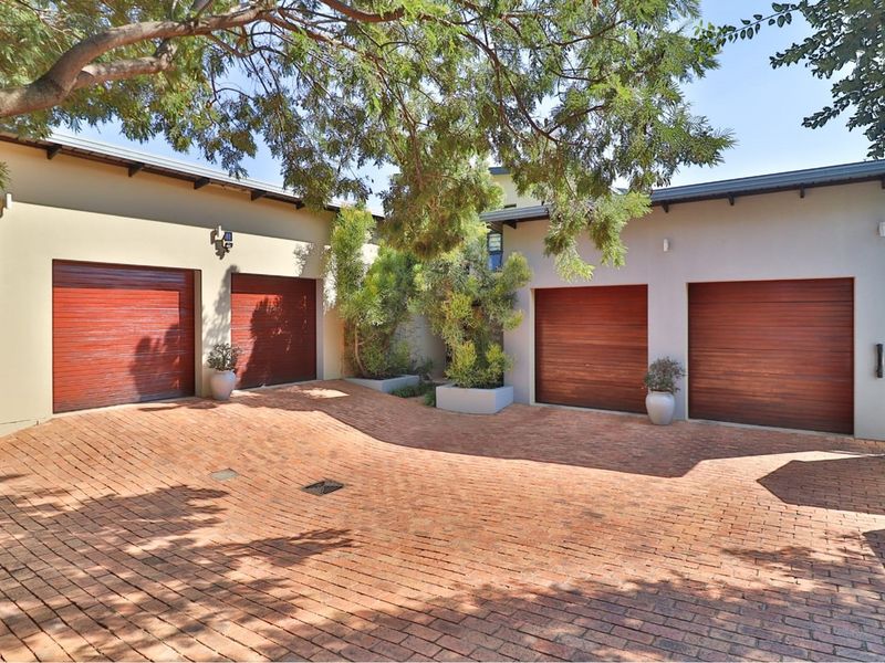 Exquisite 5-Bedroom Home in Waterkloof Golf Estate - Photo 5