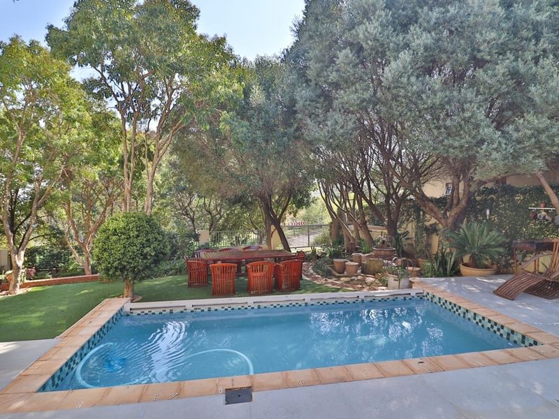 Exquisite 5-Bedroom Home in Waterkloof Golf Estate - Photo 10