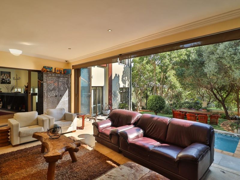 Exquisite 5-Bedroom Home in Waterkloof Golf Estate - Photo 9