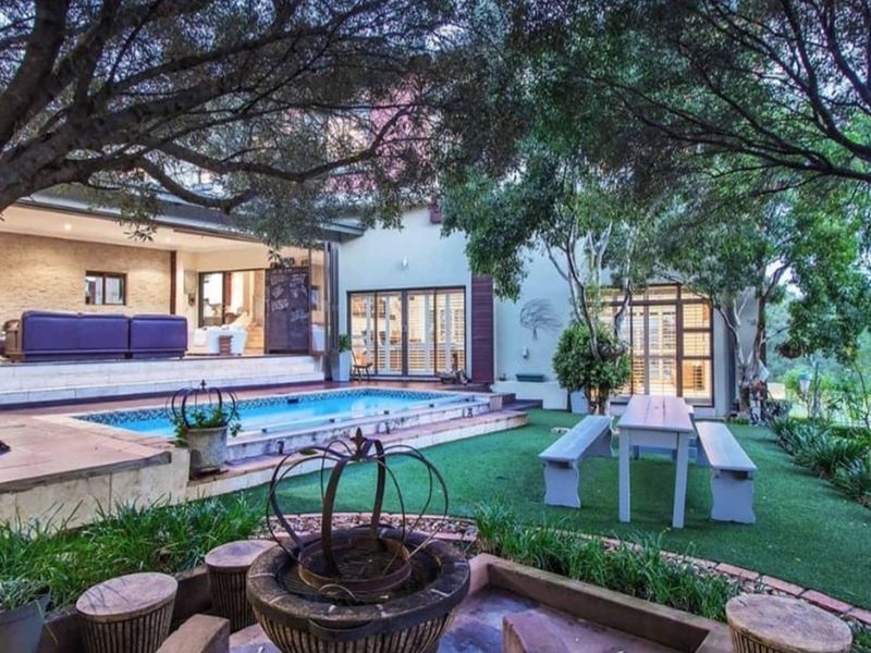 Exquisite 5-Bedroom Home in Waterkloof Golf Estate - Photo 2