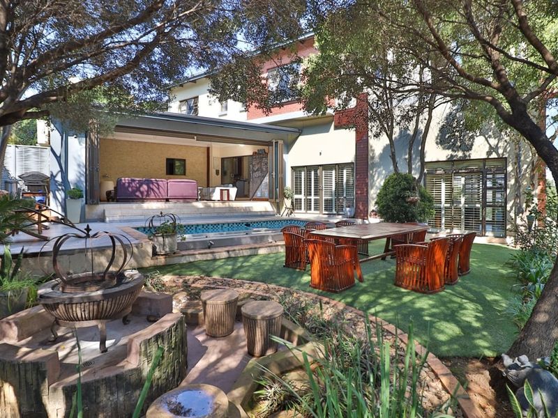 Exquisite 5-Bedroom Home in Waterkloof Golf Estate - Photo 7
