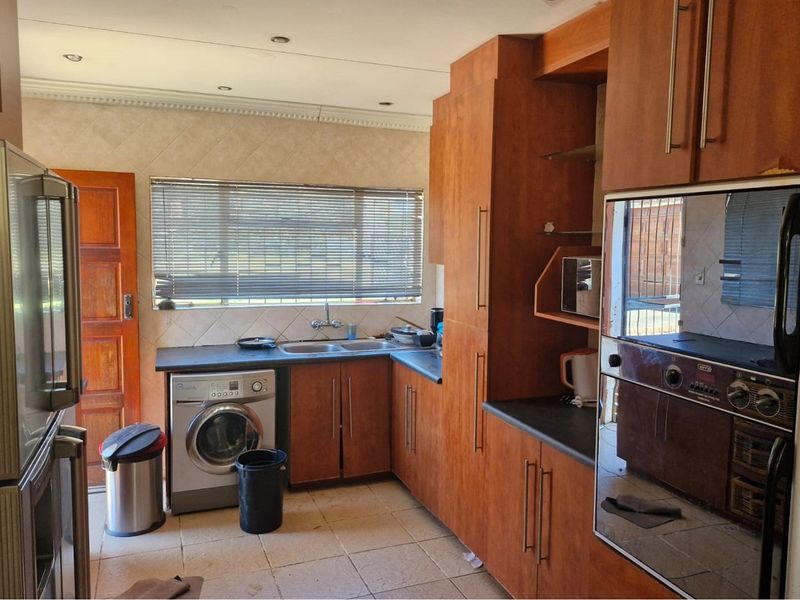 "Charming Fixer-Upper in Tranquil La Hoff" - Photo 8