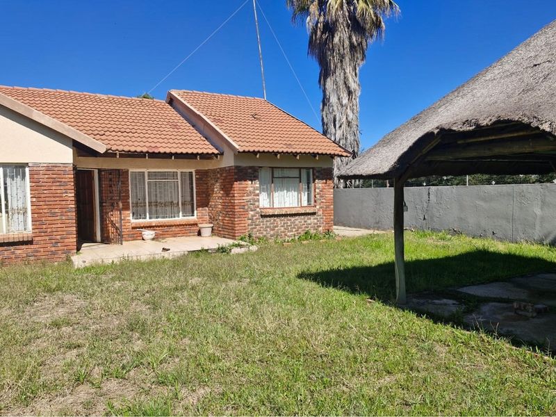 "Charming Fixer-Upper in Tranquil La Hoff" - Photo 7