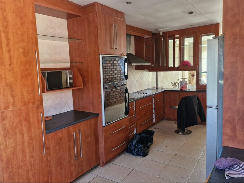 "Charming Fixer-Upper in Tranquil La Hoff" - Photo 9