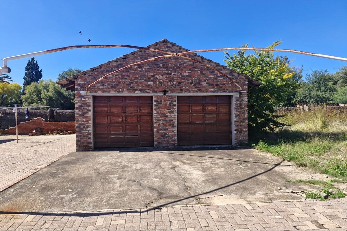 "Charming Fixer-Upper in Tranquil La Hoff" - Photo 4