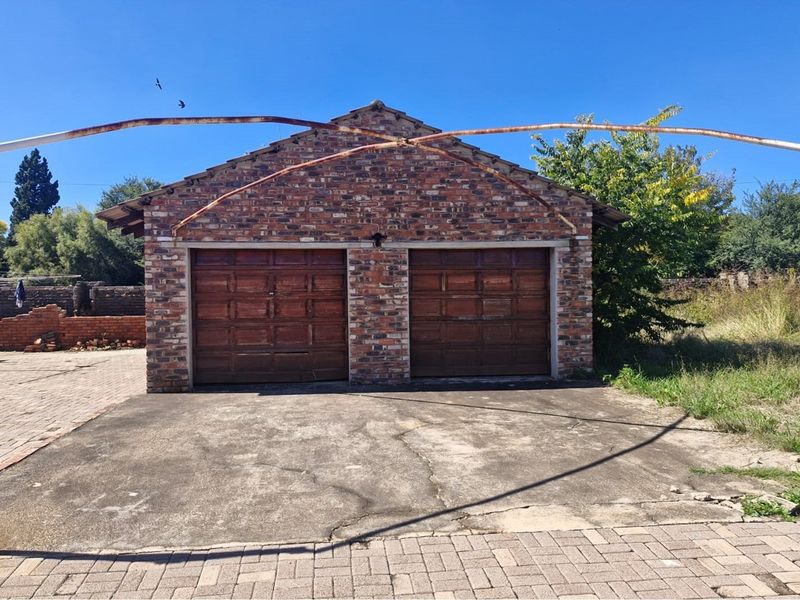 "Charming Fixer-Upper in Tranquil La Hoff" - Photo 4