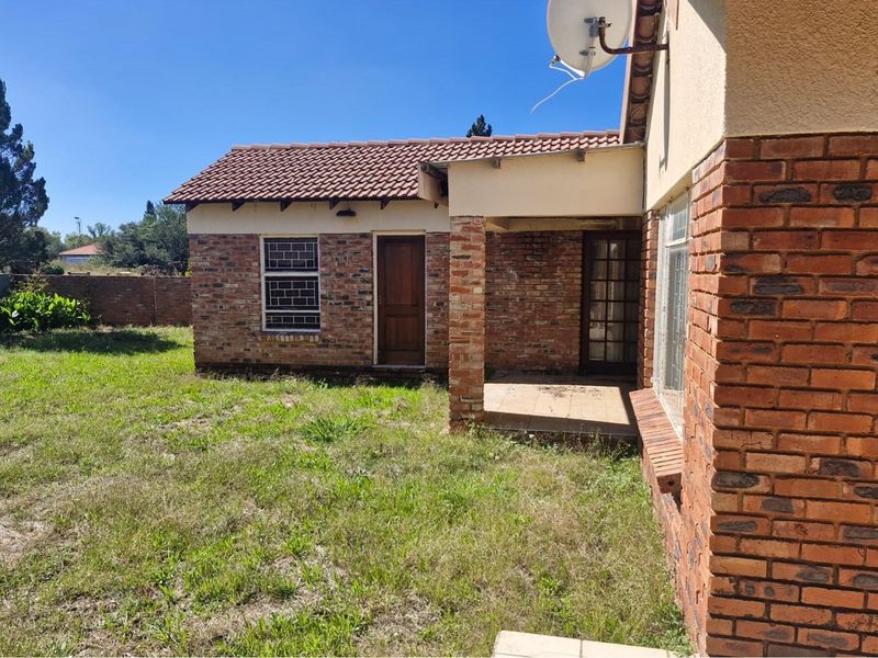 "Charming Fixer-Upper in Tranquil La Hoff" - Photo 3