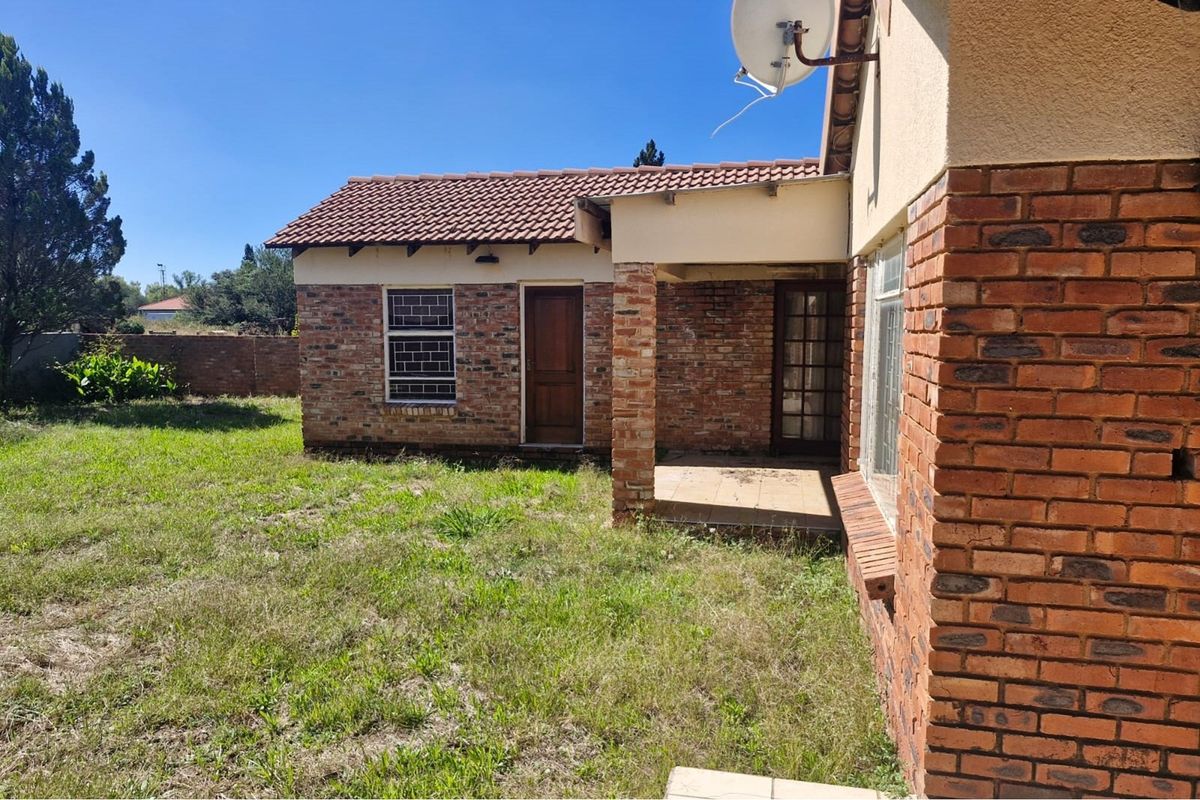 "Charming Fixer-Upper in Tranquil La Hoff" - Photo 3