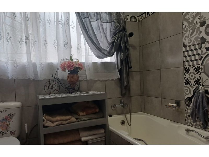 3-Bed Oasis with Batchelor flat in Louis Trichardt - Photo 10