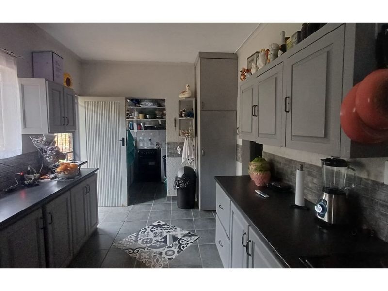 3-Bed Oasis with Batchelor flat in Louis Trichardt - Photo 7