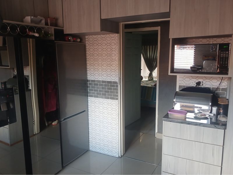 "Chic 2-Bed, 2-Bath Home: Modern Comfort Awaits" - Photo 2