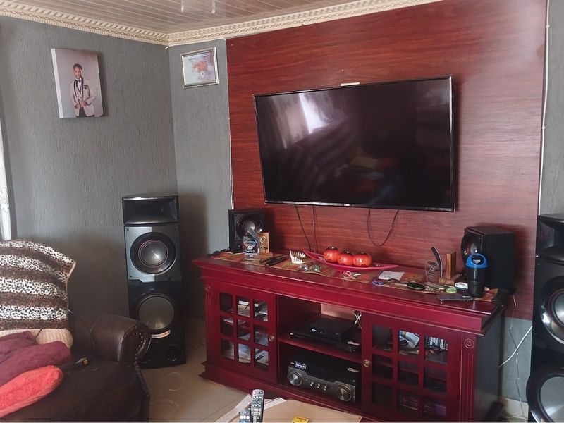 "Chic 2-Bed, 2-Bath Home: Modern Comfort Awaits" - Photo 4