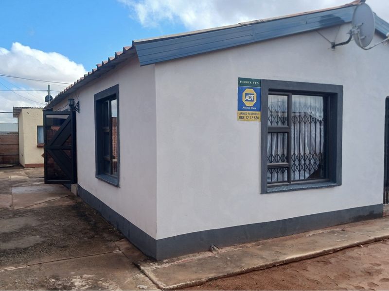 "Chic 2-Bed, 2-Bath Home: Modern Comfort Awaits" - Photo 5