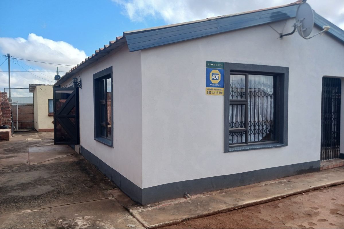 "Chic 2-Bed, 2-Bath Home: Modern Comfort Awaits" - Photo 5