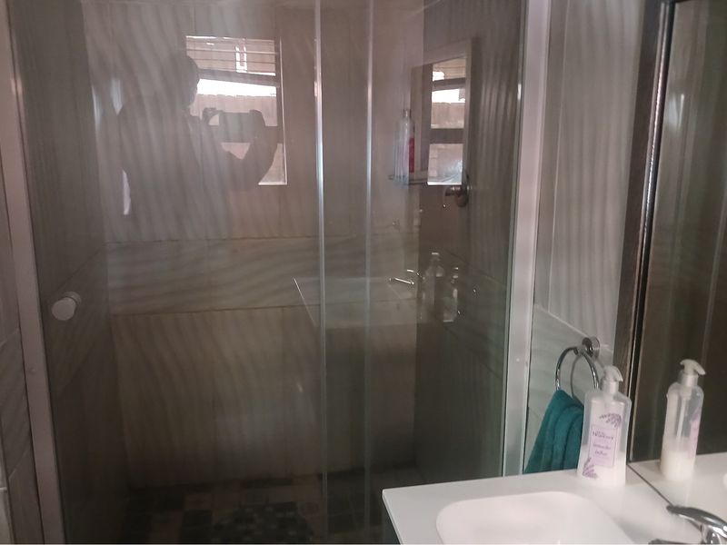 "Chic 2-Bed, 2-Bath Home: Modern Comfort Awaits" - Photo 9