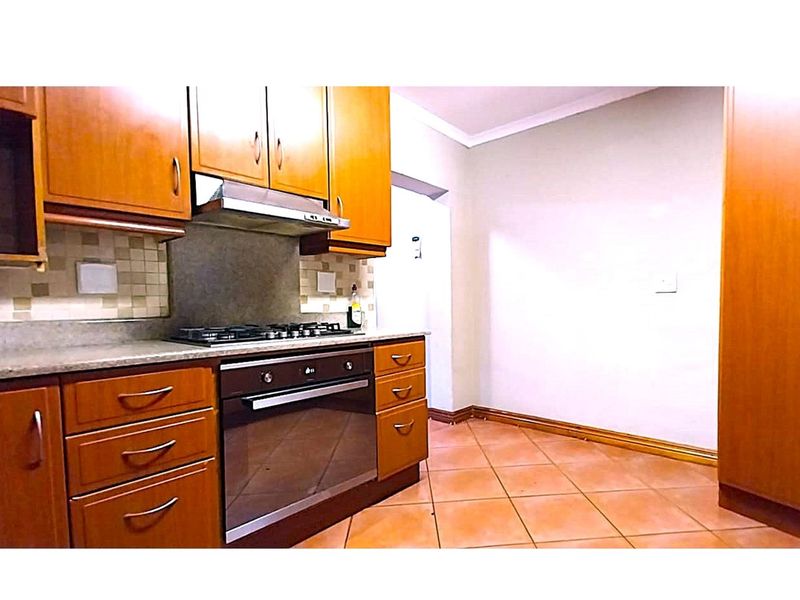 3 Bedroom Home with Pool And Ample Parking in Glenwood - Photo 9