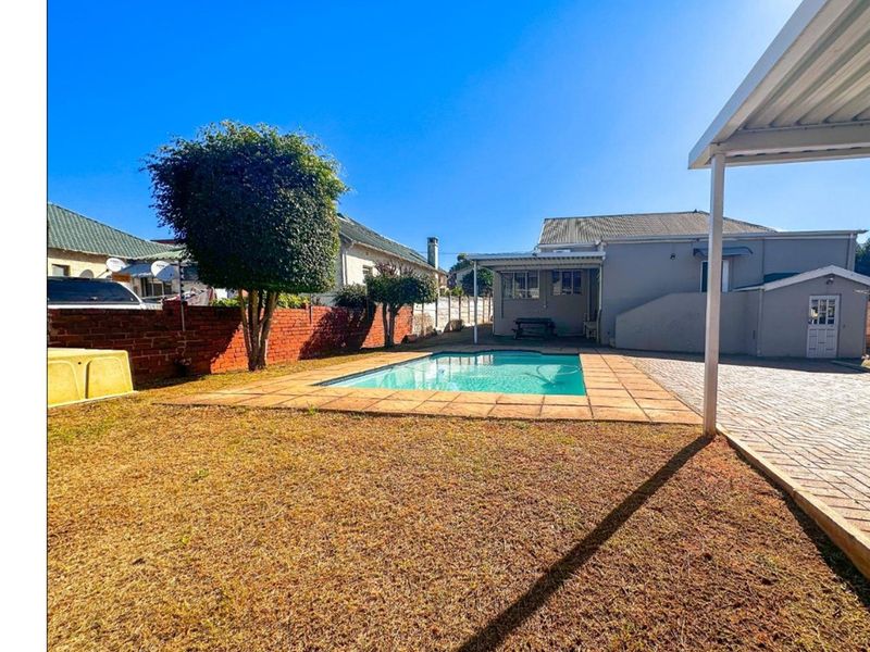 3 Bedroom Home with Pool And Ample Parking in Glenwood - Photo 7