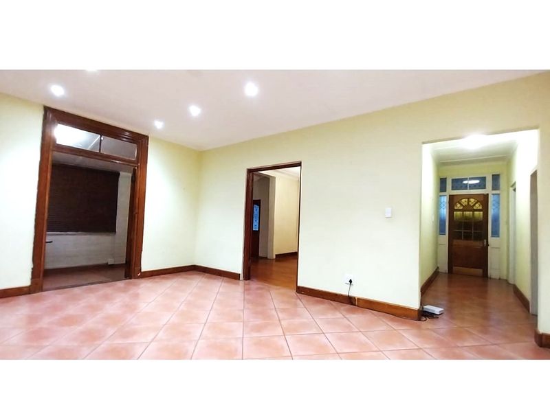 3 Bedroom Home with Pool And Ample Parking in Glenwood - Photo 4