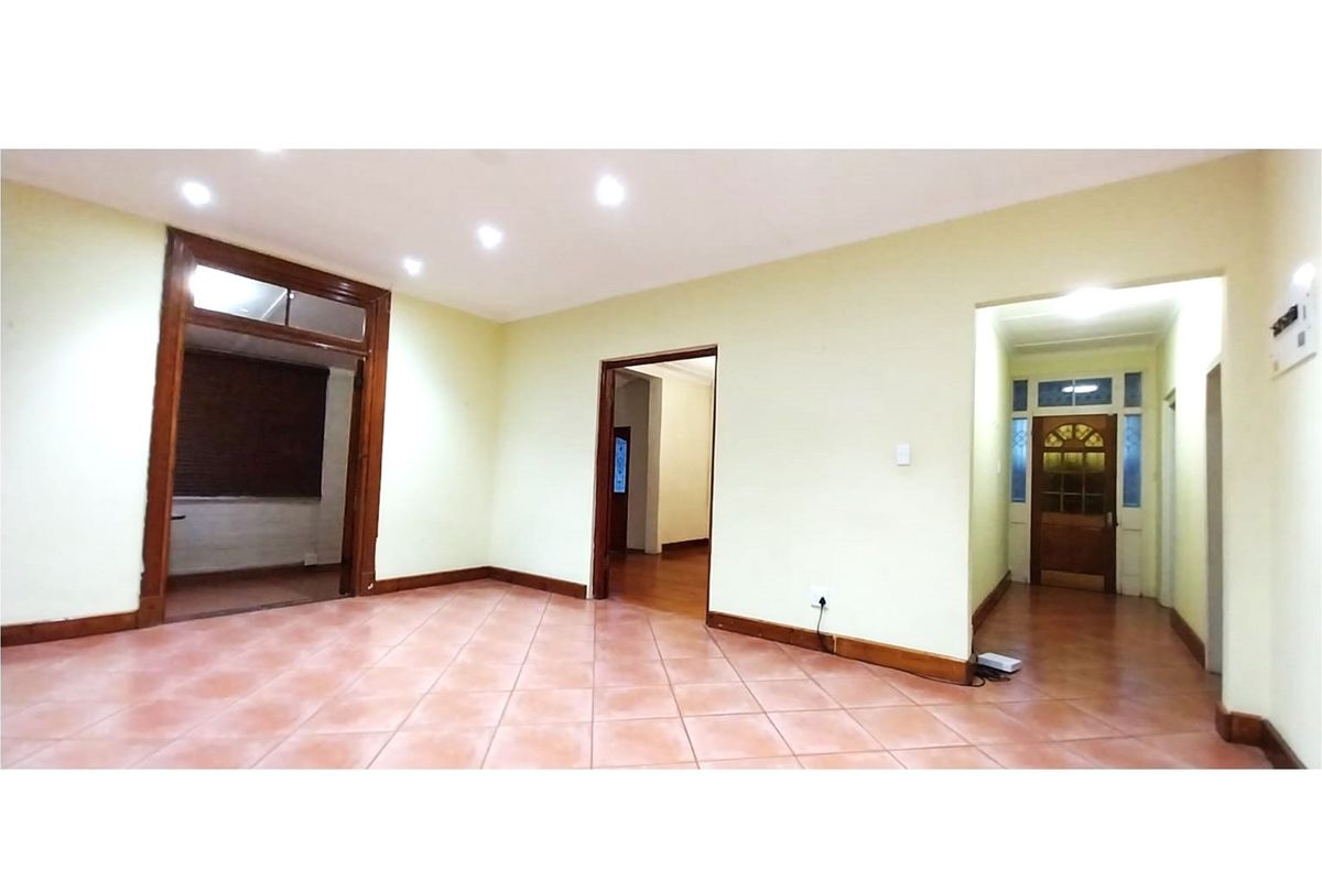 3 Bedroom Home with Pool And Ample Parking in Glenwood - Photo 4