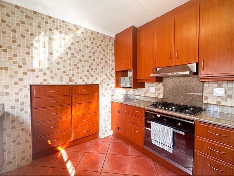 3 Bedroom Home with Pool And Ample Parking in Glenwood - Photo 2