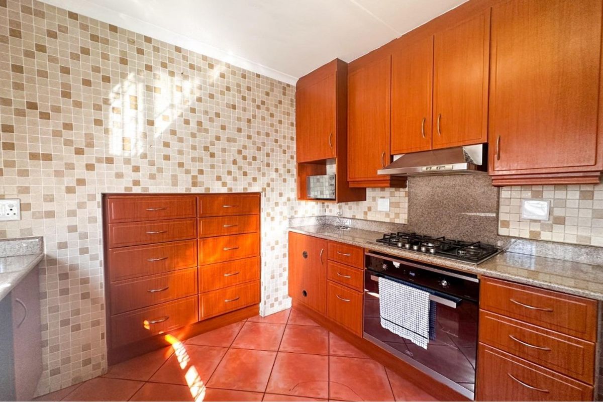 3 Bedroom Home with Pool And Ample Parking in Glenwood - Photo 2