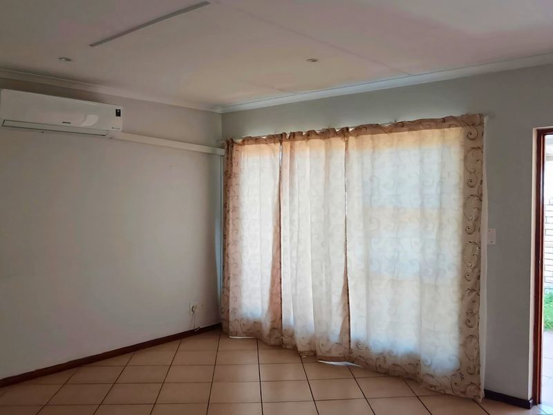 Low-Maintenance Face-Brick Townhouse in Secure Abbotsford Complex - Photo 6