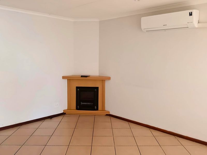 Low-Maintenance Face-Brick Townhouse in Secure Abbotsford Complex - Photo 5