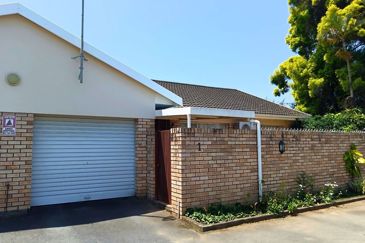 Low-Maintenance Face-Brick Townhouse in Secure Abbotsford Complex - Photo 2