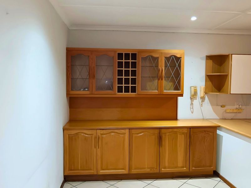 Low-Maintenance Face-Brick Townhouse in Secure Abbotsford Complex - Photo 4