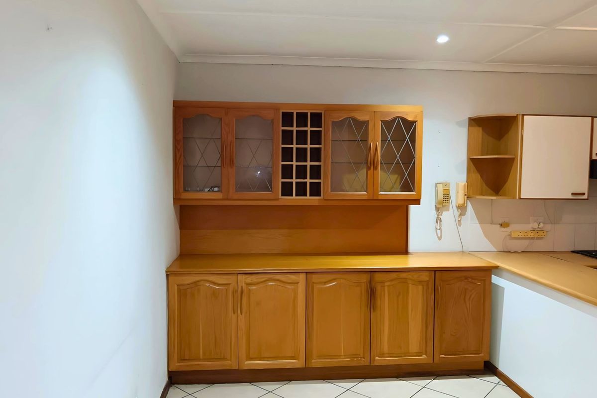 Low-Maintenance Face-Brick Townhouse in Secure Abbotsford Complex - Photo 4