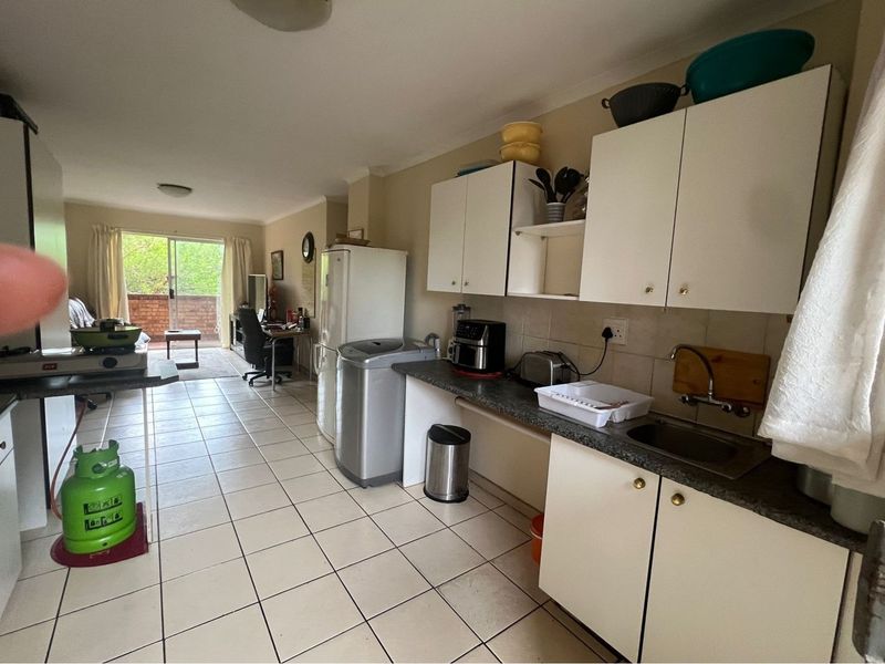 Spacious 3-Bedroom Apartment in Prime Zwartkop Location - Photo 7