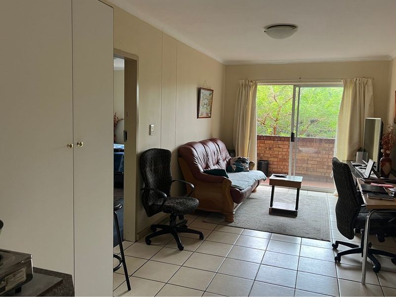 Spacious 3-Bedroom Apartment in Prime Zwartkop Location - Photo 10