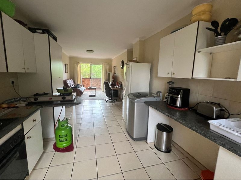 Spacious 3-Bedroom Apartment in Prime Zwartkop Location - Photo 5