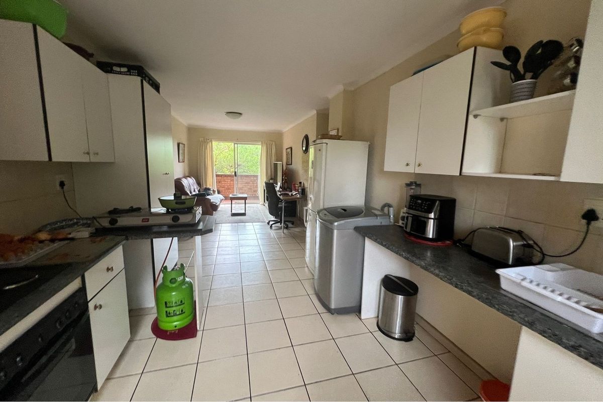 Spacious 3-Bedroom Apartment in Prime Zwartkop Location - Photo 5