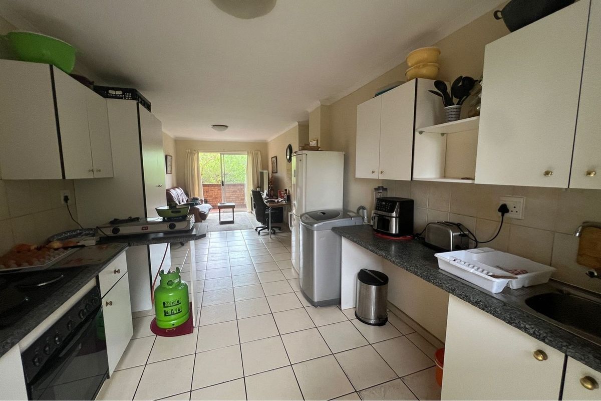 Spacious 3-Bedroom Apartment in Prime Zwartkop Location - Photo 4