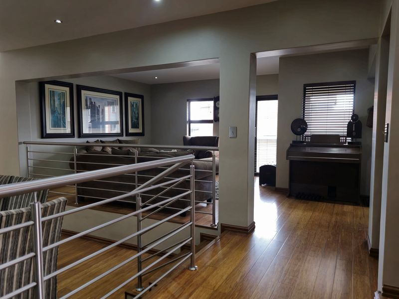 Elevated Estate Living Where Luxury, Security and Lifestyle Unite - Photo 4