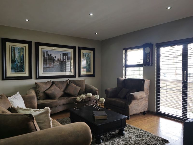 Elevated Estate Living Where Luxury, Security and Lifestyle Unite - Photo 5