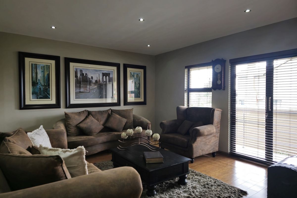 Elevated Estate Living Where Luxury, Security and Lifestyle Unite - Photo 5