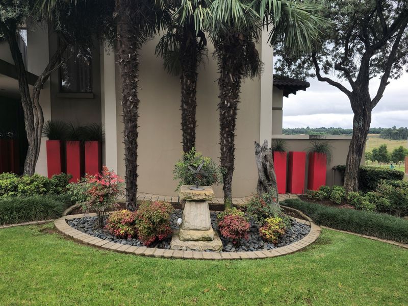 Elevated Estate Living Where Luxury, Security and Lifestyle Unite - Photo 3