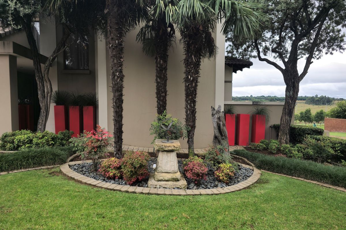 Elevated Estate Living Where Luxury, Security and Lifestyle Unite - Photo 3