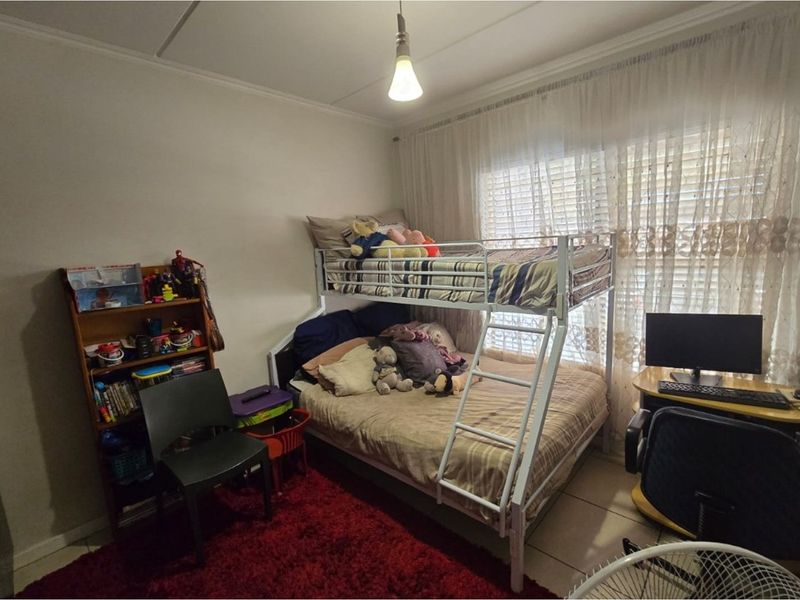 Spacious 3-Bedroom Garden Apartment | Greenstone Crest, Greenstone Hill - Photo 6