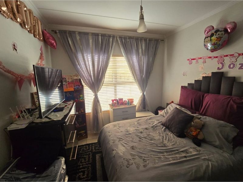 Spacious 3-Bedroom Garden Apartment | Greenstone Crest, Greenstone Hill - Photo 7