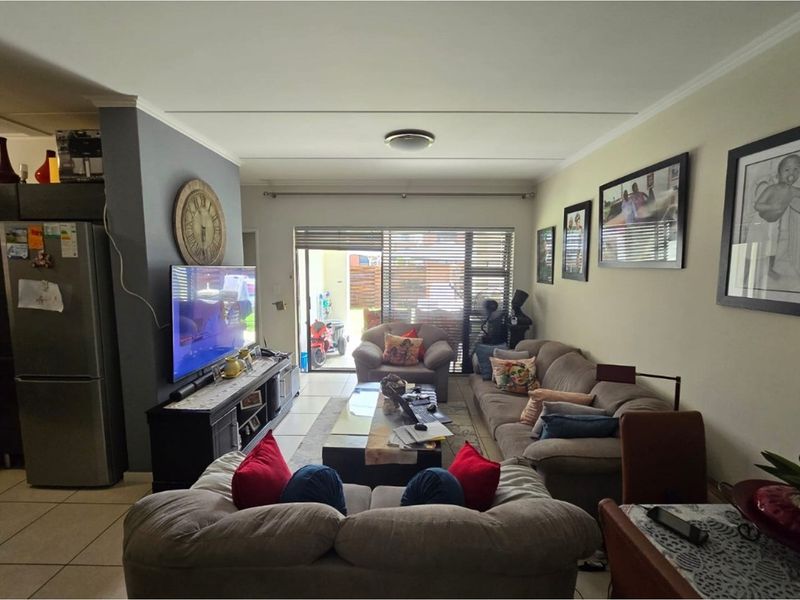 Spacious 3-Bedroom Garden Apartment | Greenstone Crest, Greenstone Hill - Photo 4