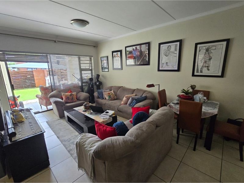Spacious 3-Bedroom Garden Apartment | Greenstone Crest, Greenstone Hill - Photo 3
