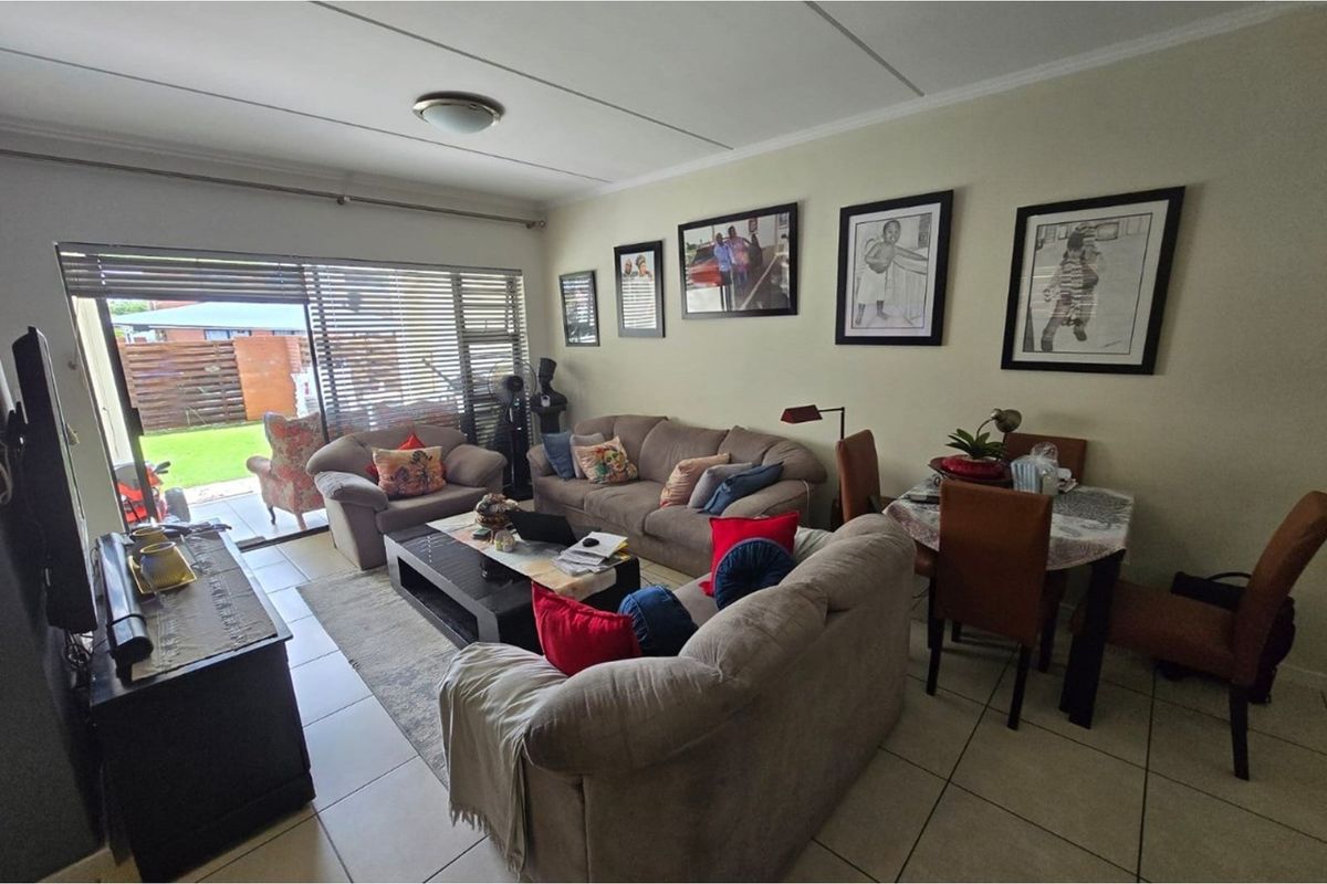 Spacious 3-Bedroom Garden Apartment | Greenstone Crest, Greenstone Hill - Photo 3