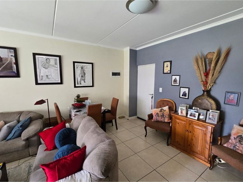 Spacious 3-Bedroom Garden Apartment | Greenstone Crest, Greenstone Hill - Photo 2