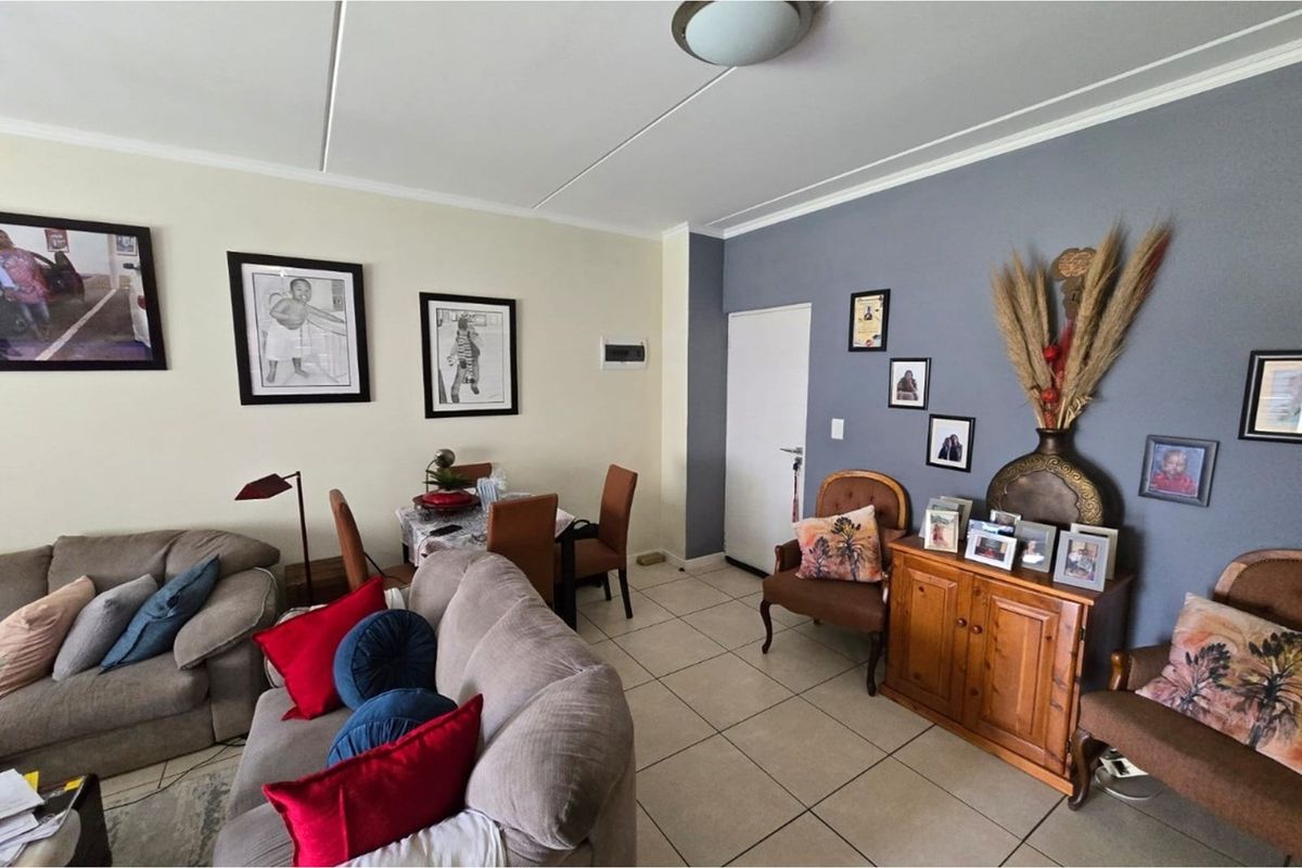 Spacious 3-Bedroom Garden Apartment | Greenstone Crest, Greenstone Hill - Photo 2