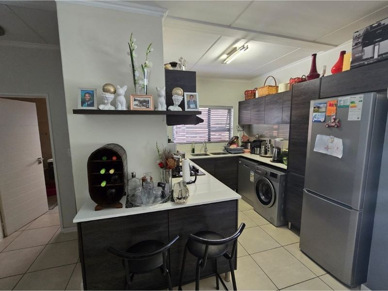 Spacious 3-Bedroom Garden Apartment | Greenstone Crest, Greenstone Hill - Photo 5